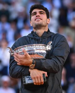 Carlos Alcaraz Gana su Primer Roland Garros en una Épica Final