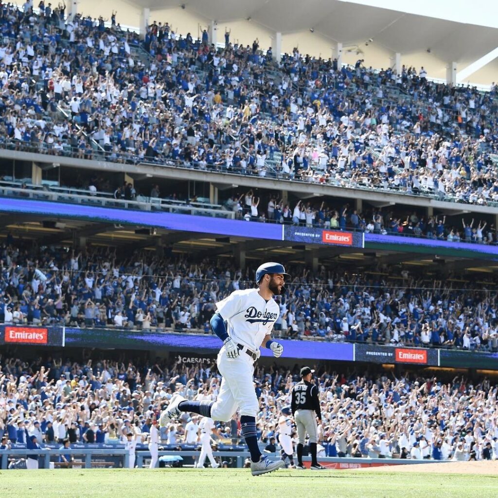 Chris Taylor Brilla en el Momento Crucial con su Primer HR en un Año