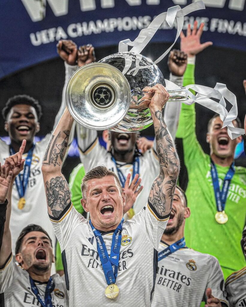 Real Madrid gana su 15ª Champions League al vencer 2-0 a Borussia Dortmund en Wembley. Goles de Carvajal y Vinícius marcan la despedida de Toni Kroos y Marco Reus.