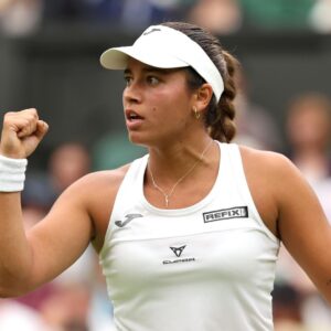 Jessica Bouzas hace historia en Wimbledon al derrotar a la campeona y avanza hacia la cima del tenis mundial